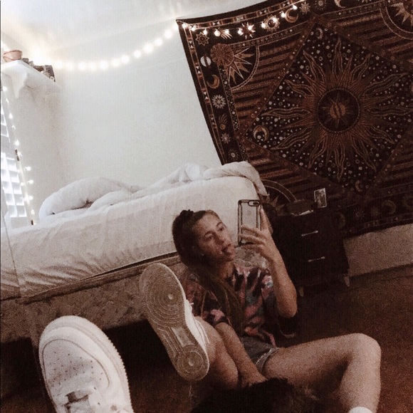 Meet your Posher, Carly - Picture 5 of 5